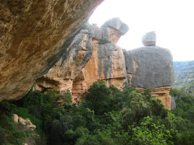 pocketed conglomerate in the Margalef canyon.